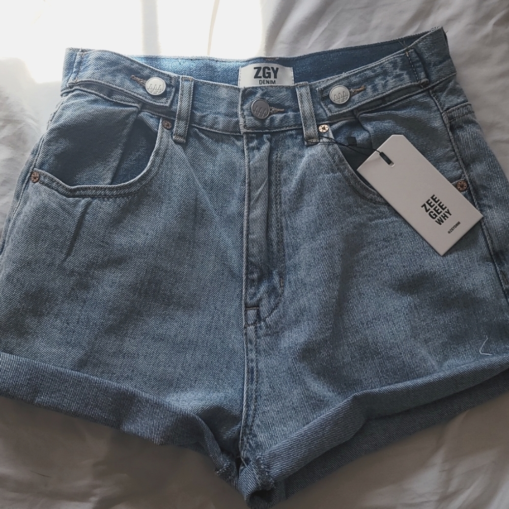 NWT ZGY high-waisted Jean shorts